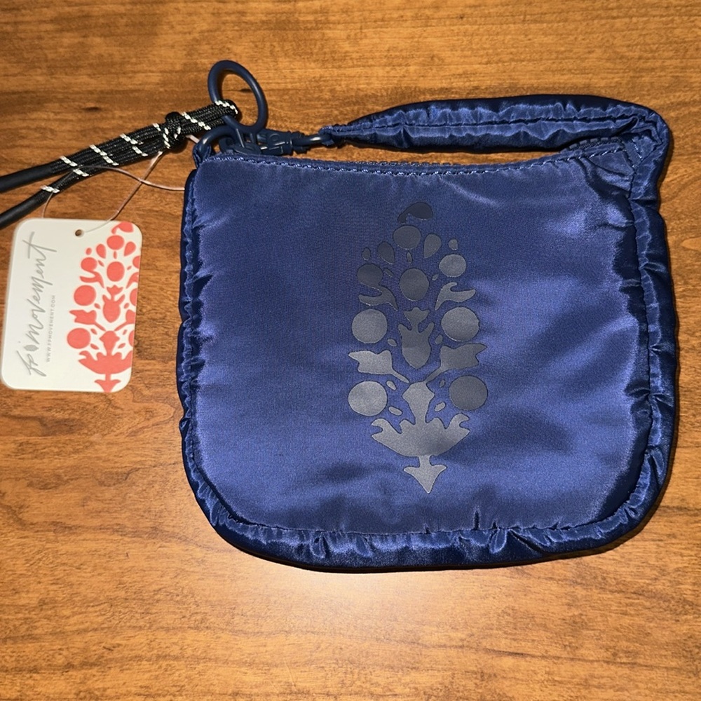 Free People Movement Navy Micro Buti Pouch NWT - Picture 3 of 13